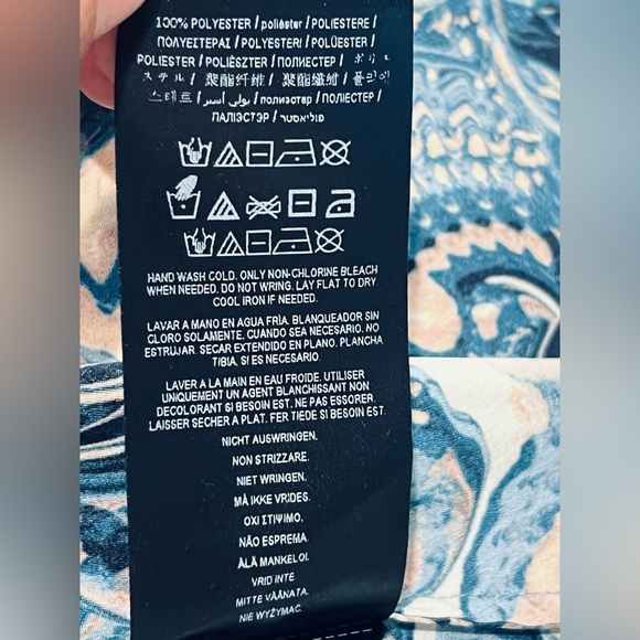 Guess by Marciano Guess Paisley Flutter Sleeve Maxi
Dress size Med - Picture 14 of 16